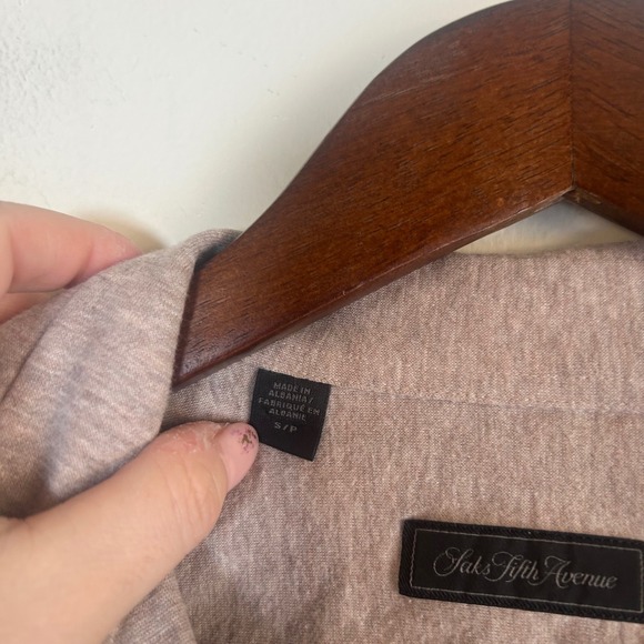 Saks Fifth Avenue Button Down Shirt Mens Small Taupe Tan Cotton Jersey EUC - Picture 4 of 5